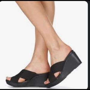 Crocs Leigh X strap wedge in black canvas